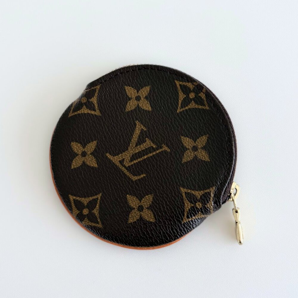 🩷SOLD!🩷 Louis Vuitton Round Coin purse